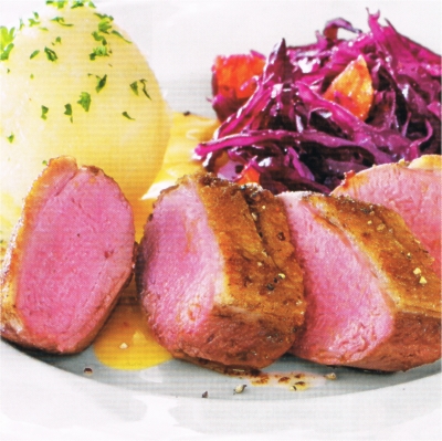 Entenbrustfilet mit Rotkohl-Orangensalat und Zimtbutter Entenbrustfilet mit Rotkohl-Orangensalat und Zimtbutter