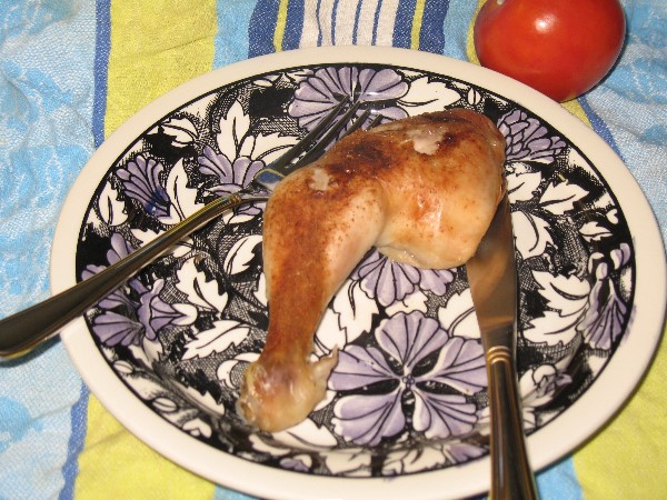 Hähnchenkeule fertig - Serviervorschlag