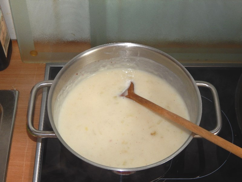 Gemüse - Porree - Rahmsosse aufkochen lassen
