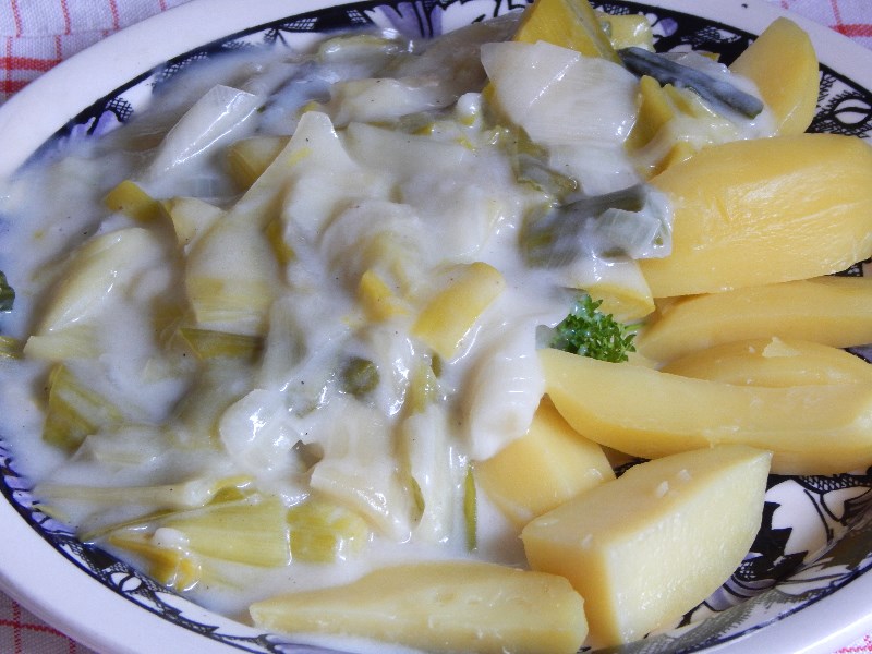 Gemüse - Porree - Rahmporree mit Salzkartoffeln
