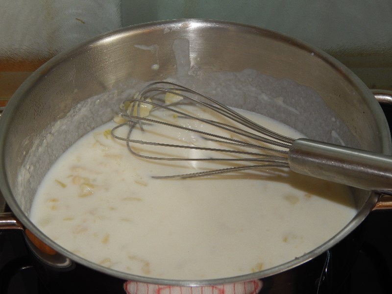 Gemüse - Rahmporree - Milch hinzufügen