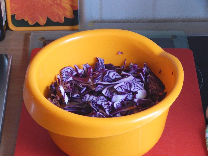 Salate - Rotkohlsalat - in Arbeit