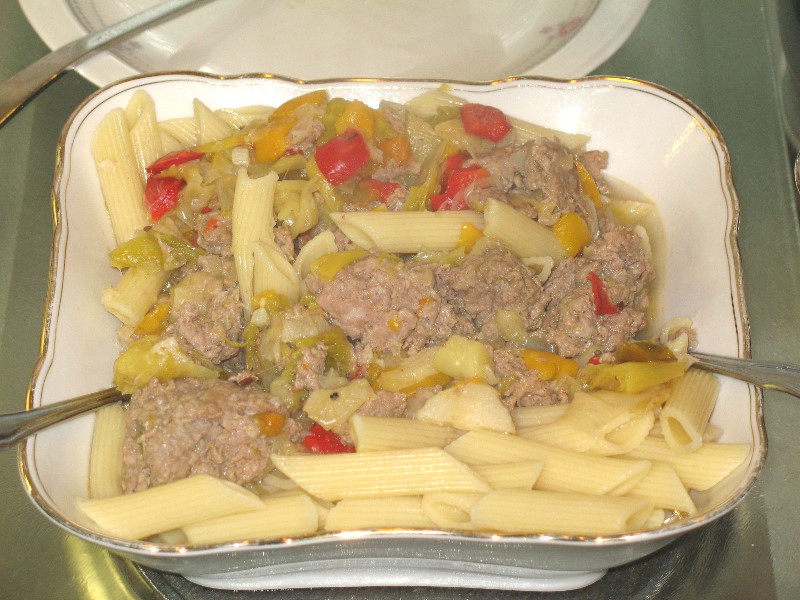 Hackfleisch auf Nudeln