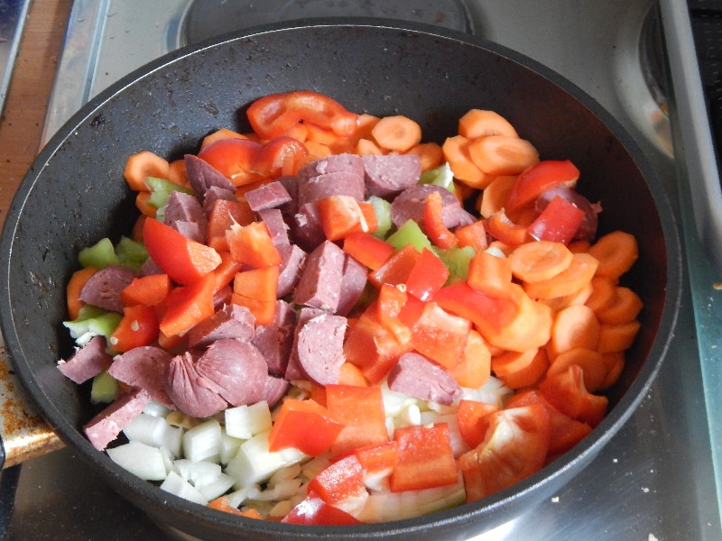 Gemüsepfanne mit Sucuk