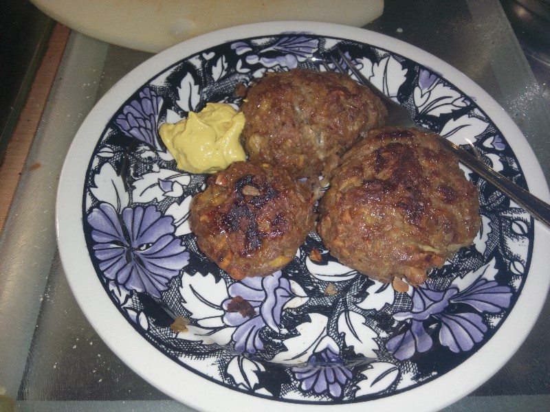 Frikadellen gebraten mit Senf