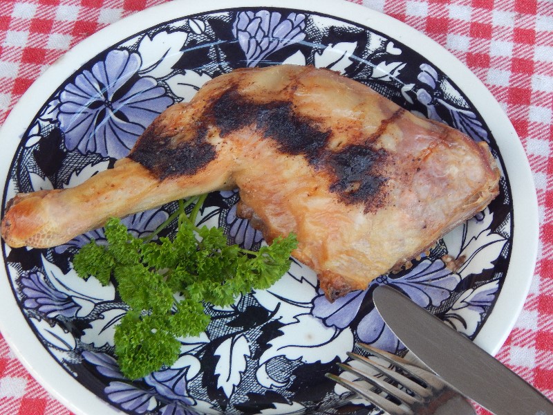 Hähnchenkeule fertig - Serviervorschlag
