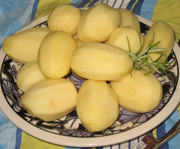 geschälte rohe Kartoffeln rohe geschälte Kartoffeln